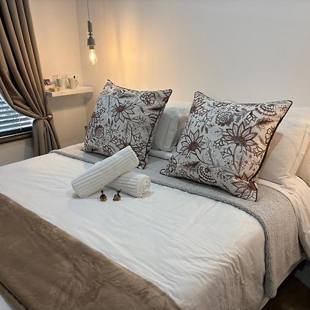 Luxury Upmarket Guesthouse 20 On 4Th ルステンブルク エクステリア 写真