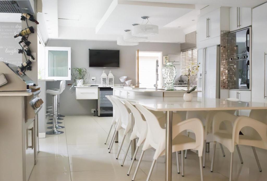 Luxury Upmarket Guesthouse 20 On 4Th ルステンブルク エクステリア 写真