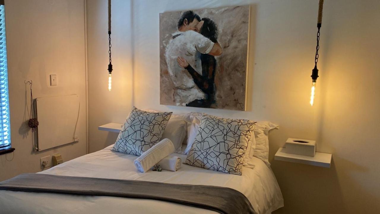 Luxury Upmarket Guesthouse 20 On 4Th ルステンブルク エクステリア 写真