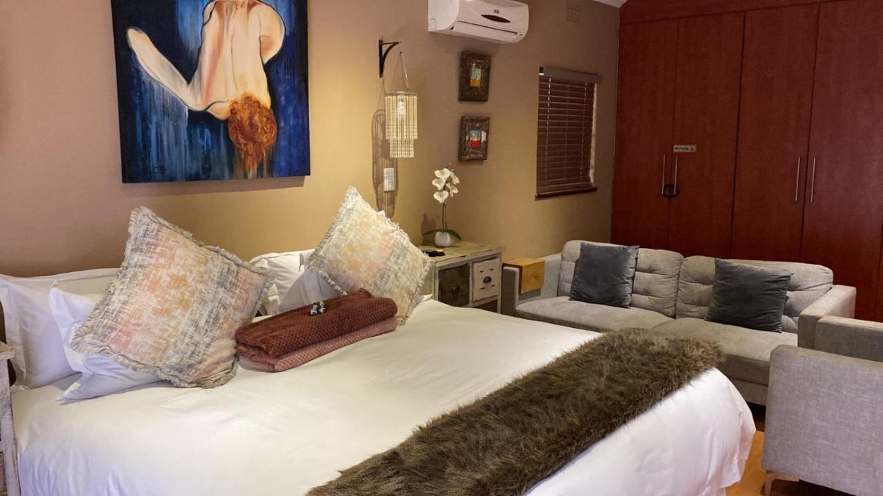 Luxury Upmarket Guesthouse 20 On 4Th ルステンブルク エクステリア 写真