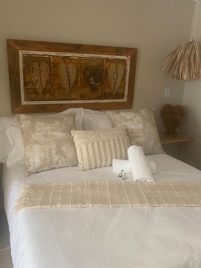Luxury Upmarket Guesthouse 20 On 4Th ルステンブルク エクステリア 写真