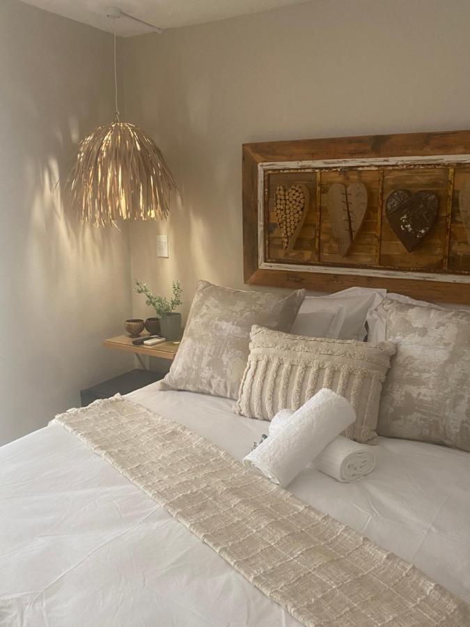 Luxury Upmarket Guesthouse 20 On 4Th ルステンブルク エクステリア 写真