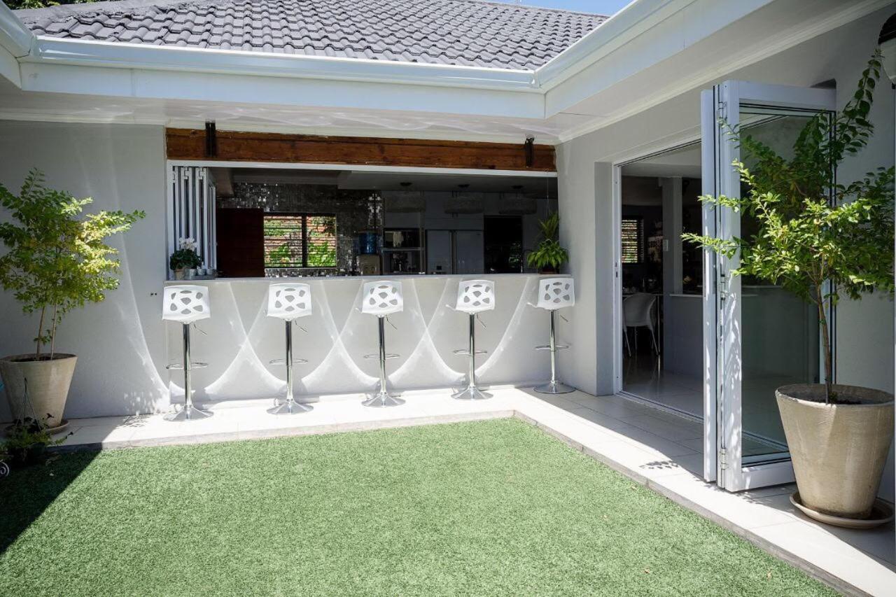 Luxury Upmarket Guesthouse 20 On 4Th ルステンブルク エクステリア 写真