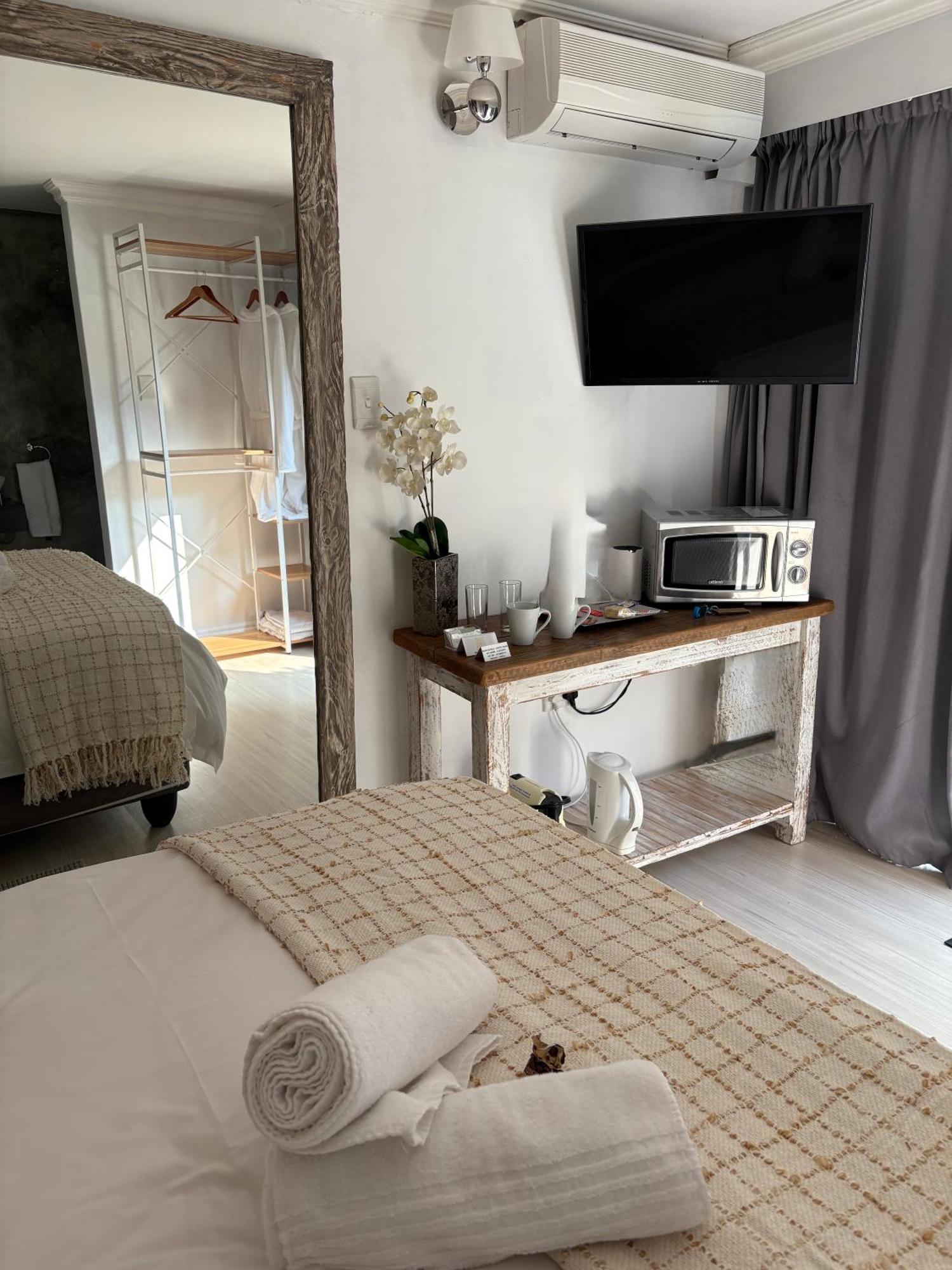 Luxury Upmarket Guesthouse 20 On 4Th ルステンブルク エクステリア 写真