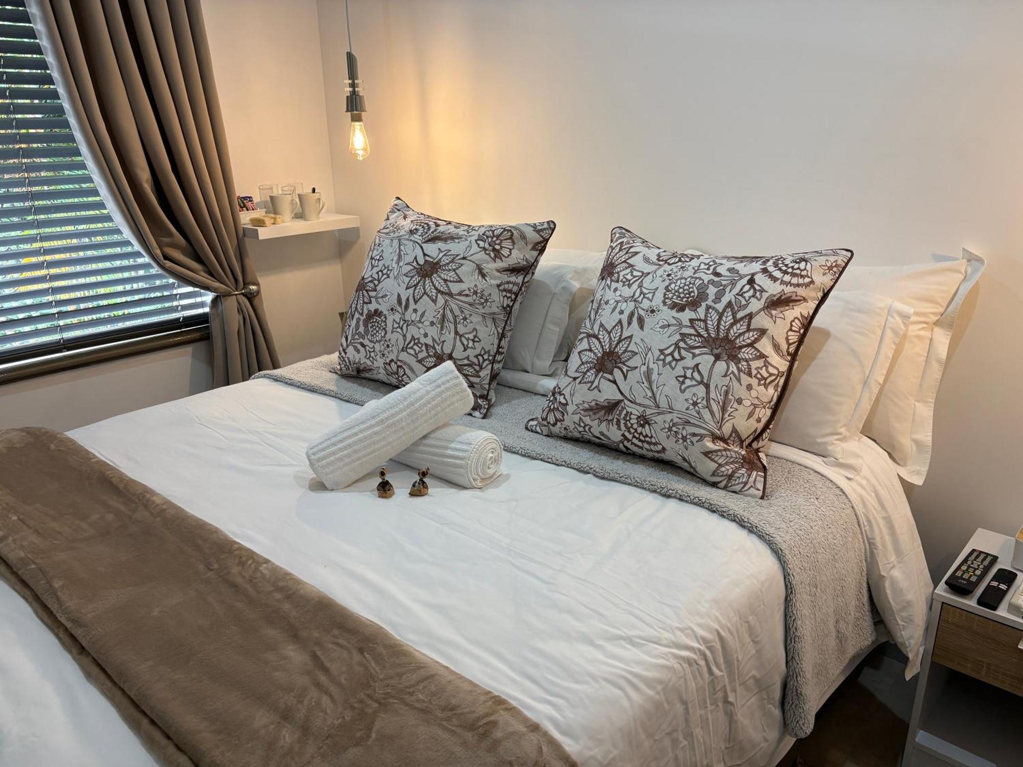Luxury Upmarket Guesthouse 20 On 4Th ルステンブルク エクステリア 写真